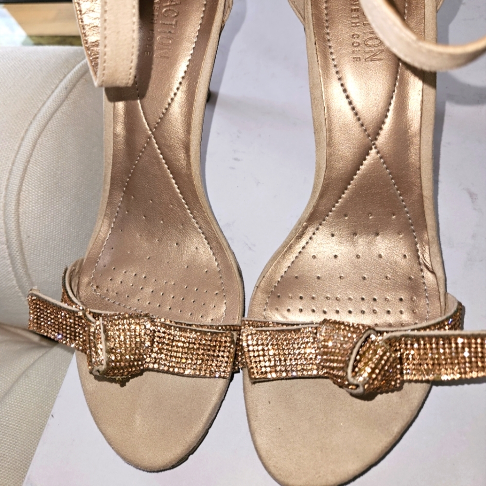 Kenneth Cole Reaction Pale Peach Embellished Strappy Sandals Size 8.5